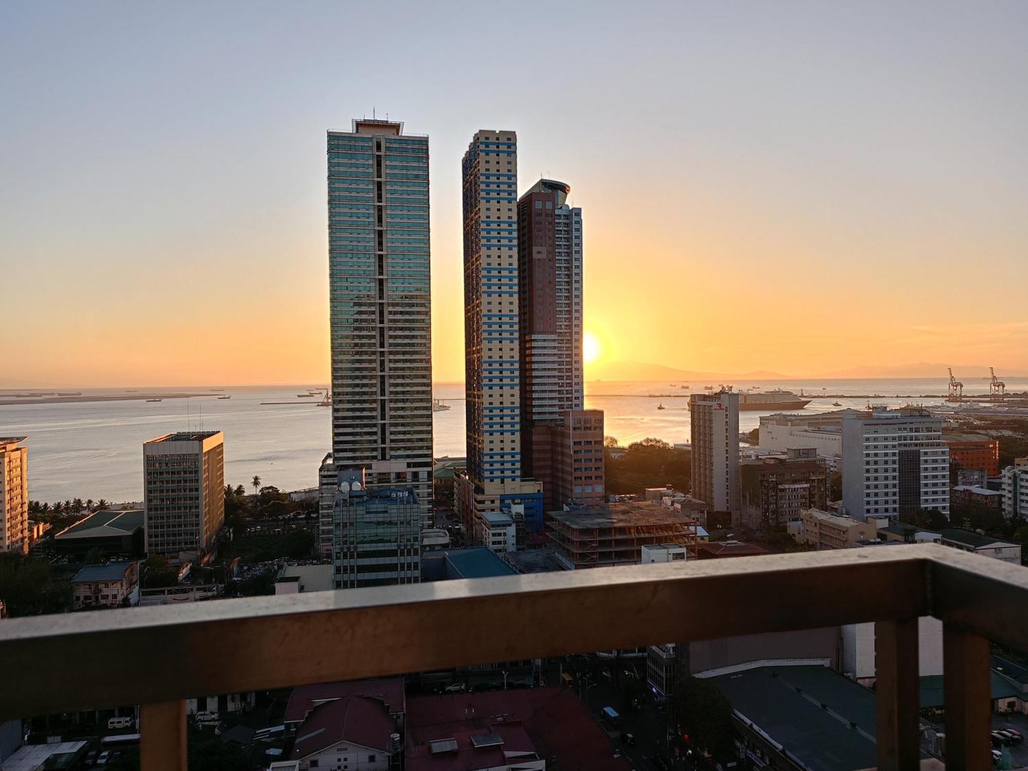 8 Adriatico Staycation Manila Eksteriør bilde