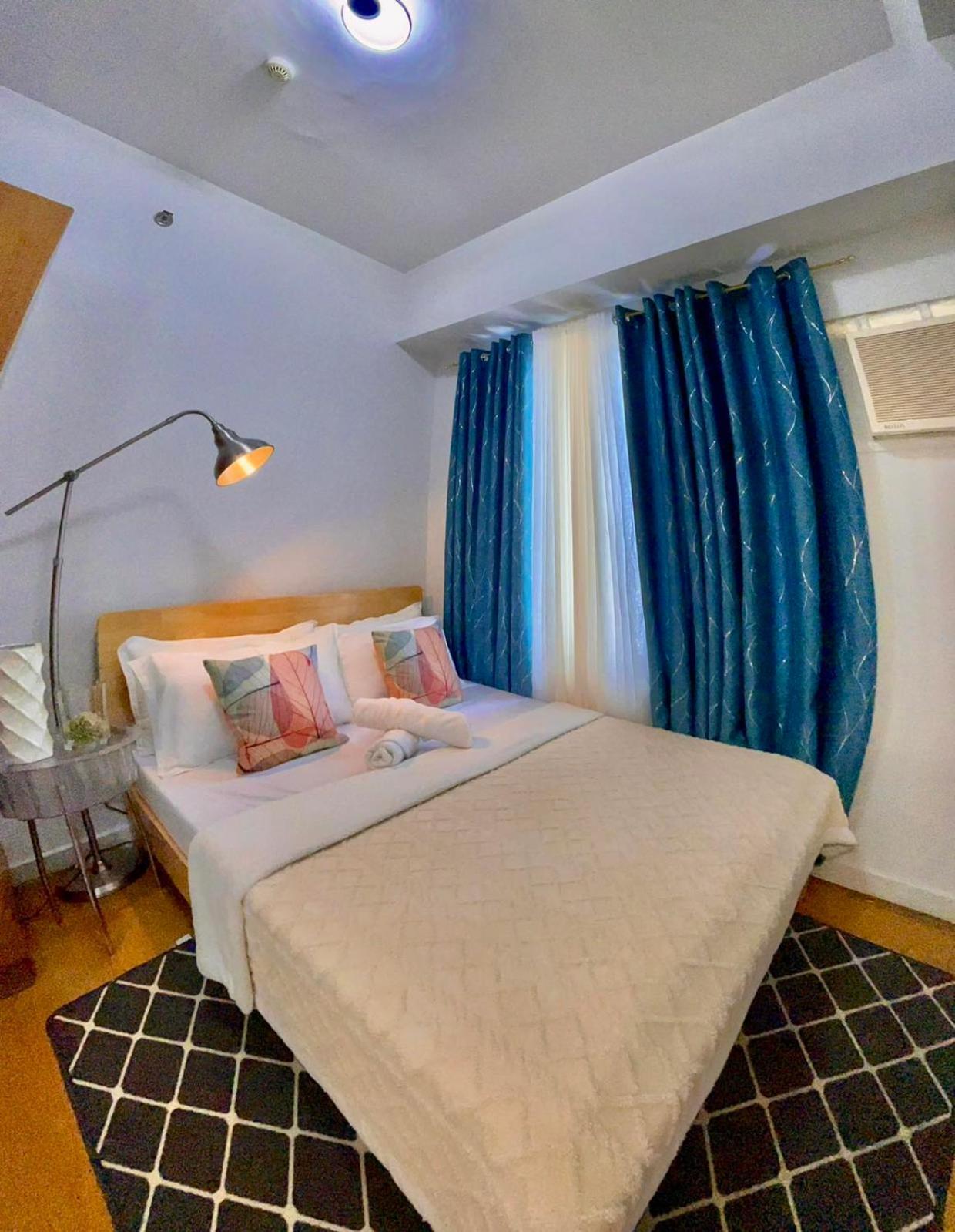 8 Adriatico Staycation Manila Eksteriør bilde