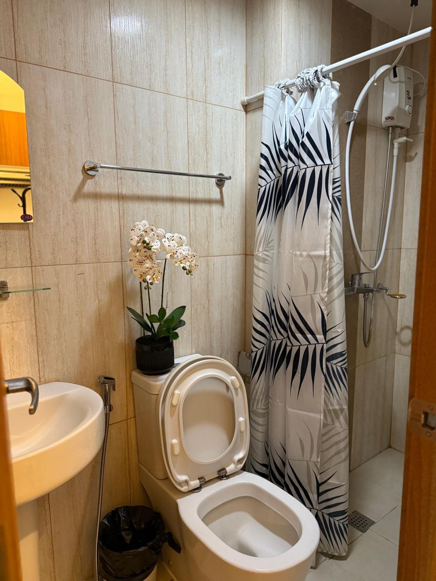 8 Adriatico Staycation Manila Eksteriør bilde